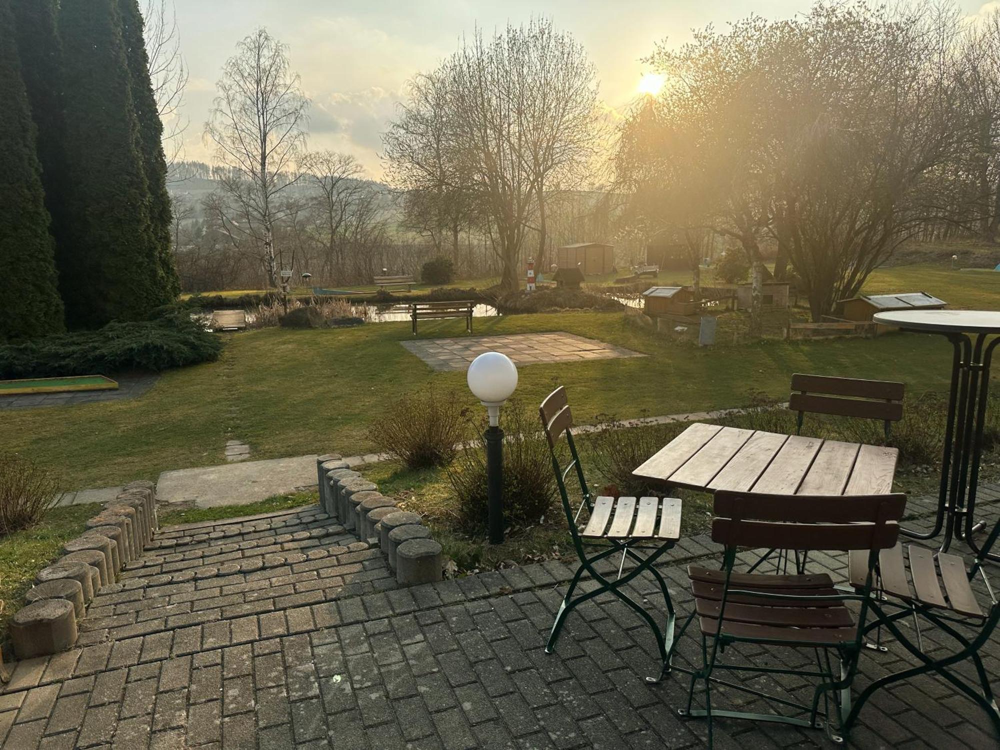 Hotel Am Laerchenberg I Fruehstueck, Wlan, Parkplatz Schirgiswalde-Kirschau Eksteriør bilde