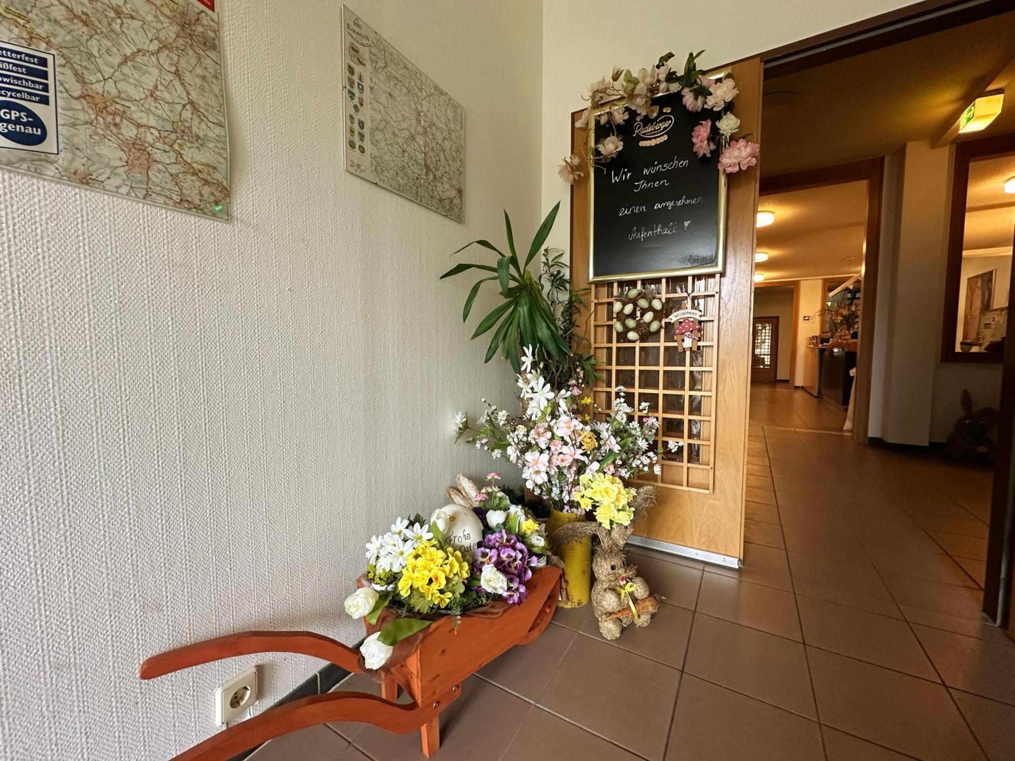 Hotel Am Laerchenberg I Fruehstueck, Wlan, Parkplatz Schirgiswalde-Kirschau Eksteriør bilde