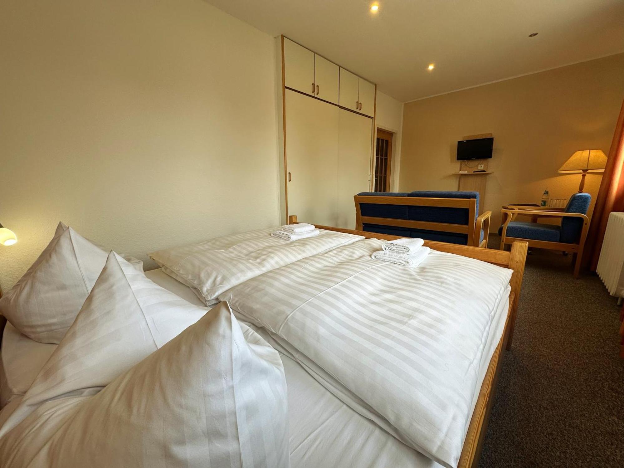 Hotel Am Laerchenberg I Fruehstueck, Wlan, Parkplatz Schirgiswalde-Kirschau Eksteriør bilde
